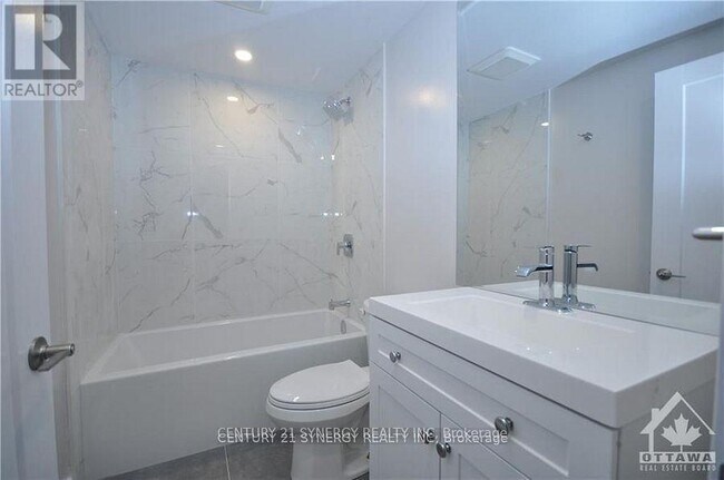 Building Photo - 458-458 MacLaren St