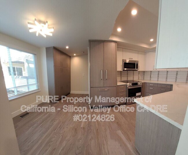 Building Photo - 7216 Clarendon St