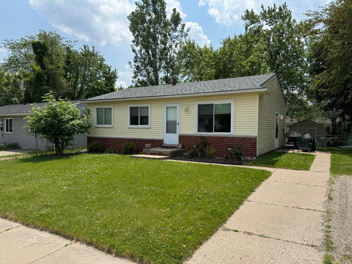 Primary Photo - 1332 Andrea St