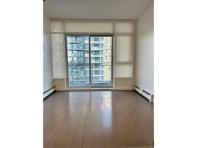 Photo du bâtiment - 13308-13308 Central Ave