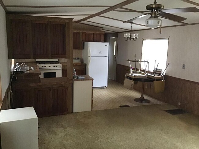 Building Photo - 116 Ash St