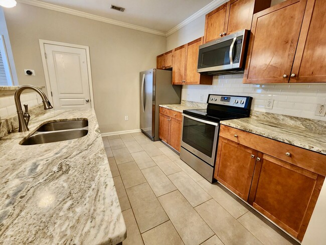 Building Photo - Two bedroom condo at 254 Seven Farms - Dan...