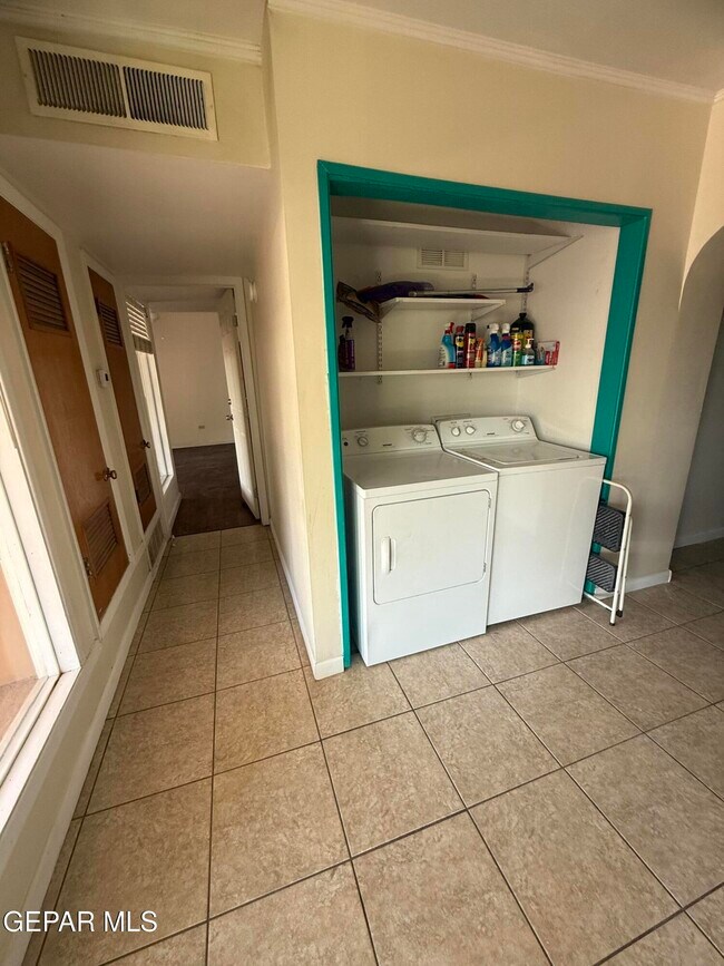 Foto del edificio - 2211 N Campbell St