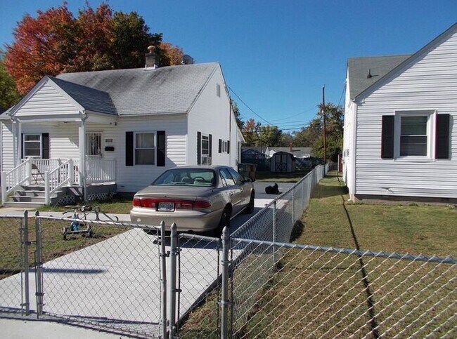 Foto del edificio - 4BR SFR w/ Fenced Yard in Richmond (23224)