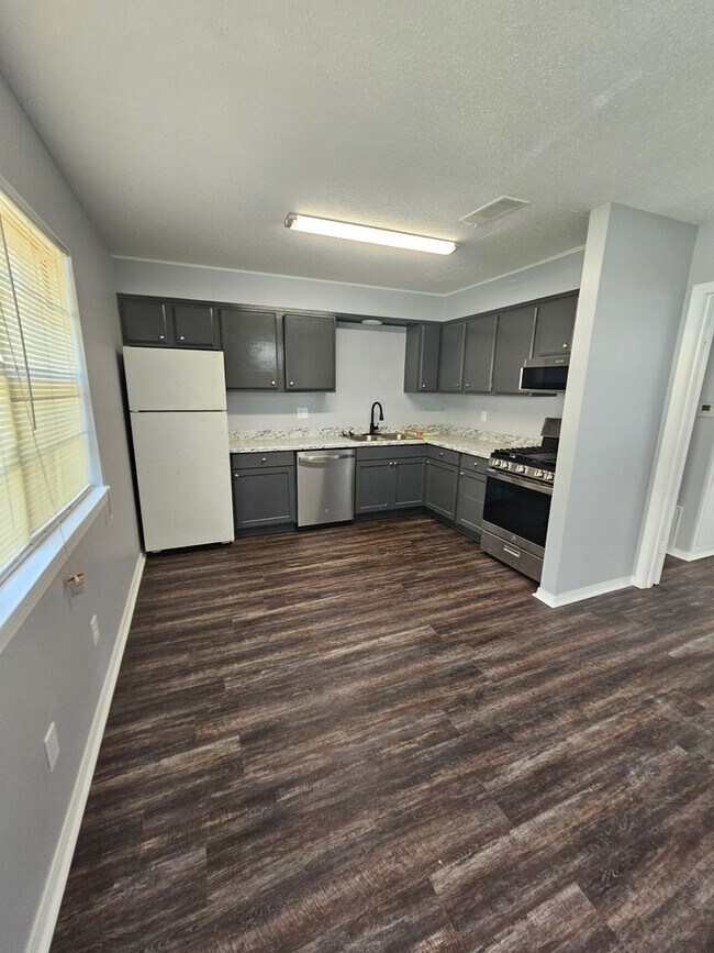 Foto del edificio - 1413 Plummer St
