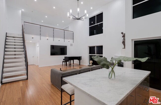 Foto del edificio - 7062 Hawthorn Ave