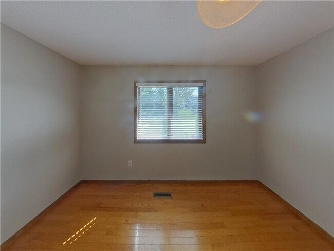 Foto del edificio - 8903 Sequoia Rd