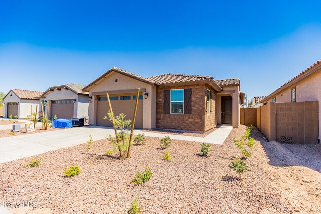 Building Photo - 9323 W Glenrosa Ave