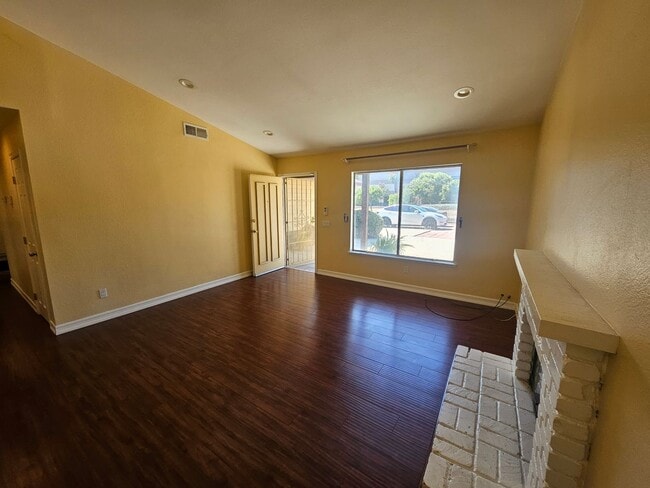 Building Photo - Single story home in Riverside Airport Nei...