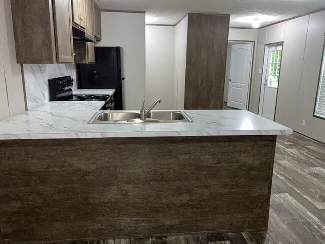 Building Photo - Hunter Ridge