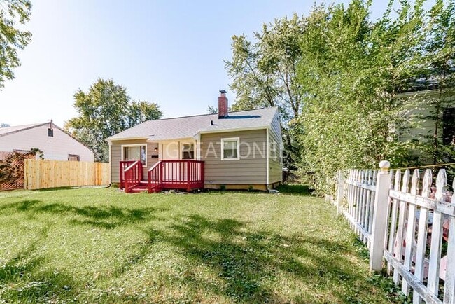 Building Photo - 2036 W Kessler Blvd N Dr