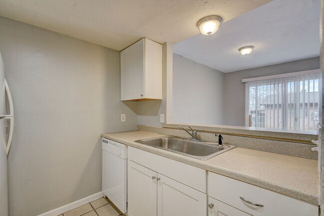 Foto del edificio - 4 bed 1.5 bath duplex in Midwest City