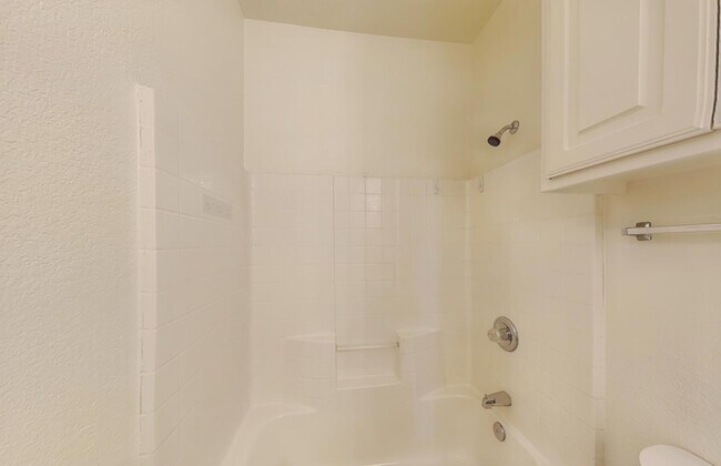 Foto del edificio - FOR RENT READY TO MOVE IN