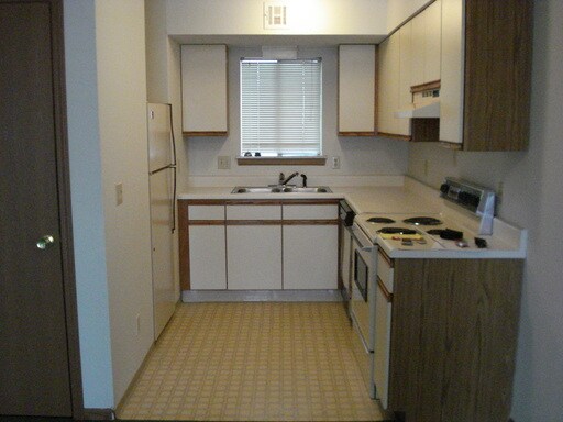 Building Photo - 3322 S Fairway Ave