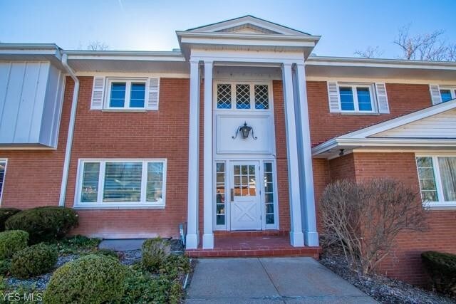 Foto del edificio - 7560 Hollycroft Ln