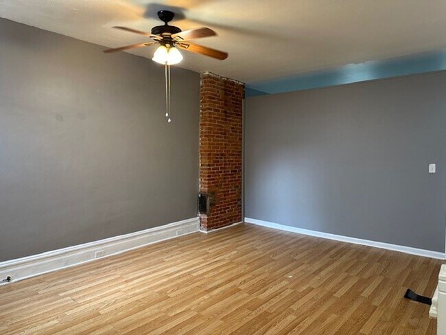 Building Photo - 204 Kelker St