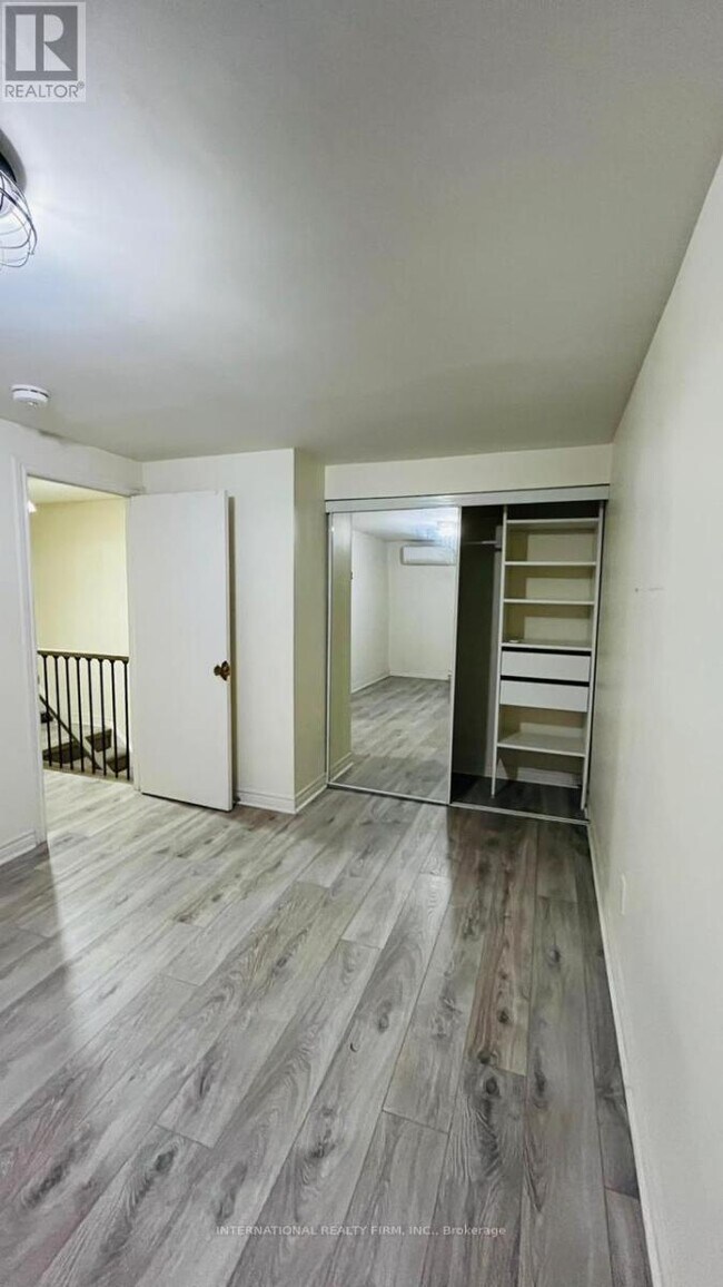 Photo du bâtiment - 54 Hoskins Square