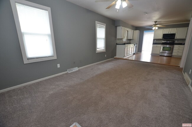 Building Photo - Cute DSM Ranch Home