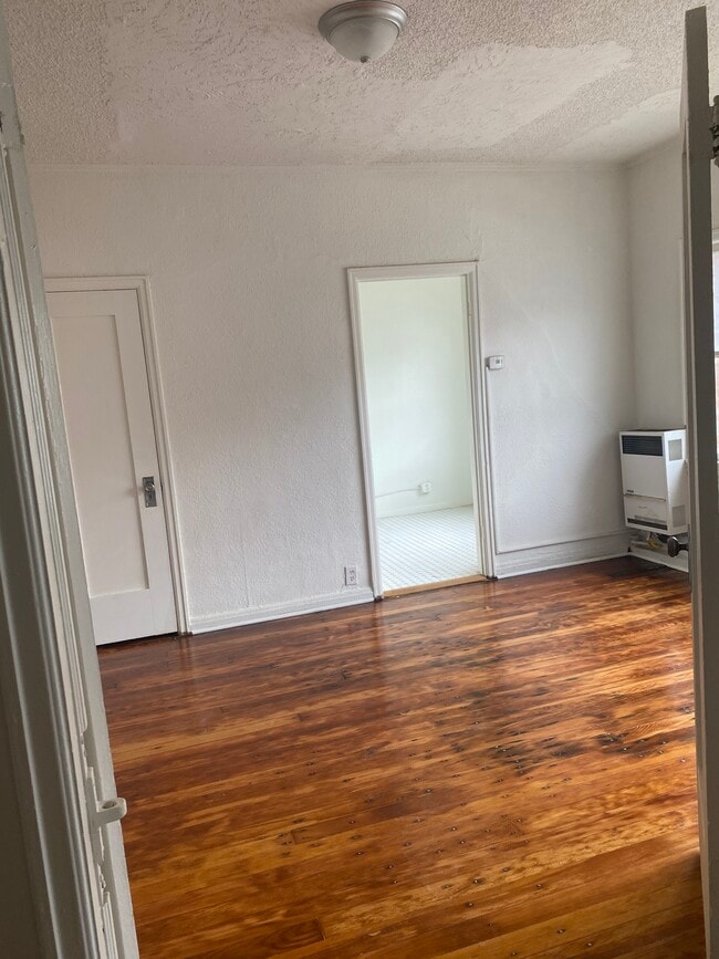 Building Photo - 545 S Hobart Blvd