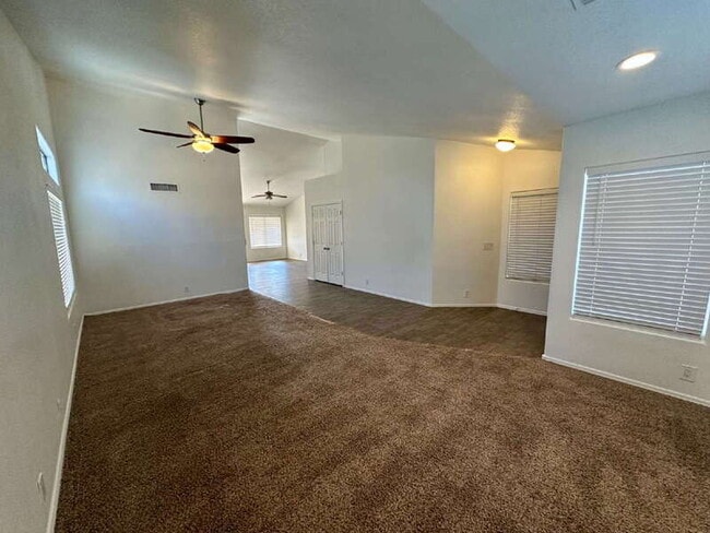 Foto del edificio - 2353 W Hemlock Ct