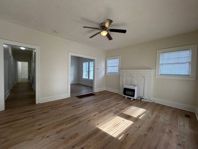 Building Photo - Renovated 3/2 House in South Rome $1,295