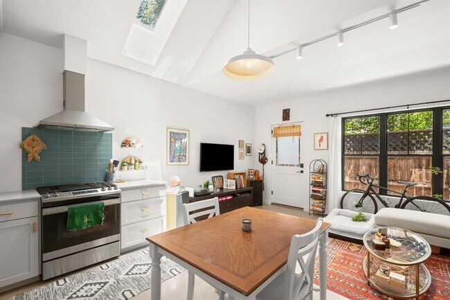 Foto del edificio - 5311 Grover Ave