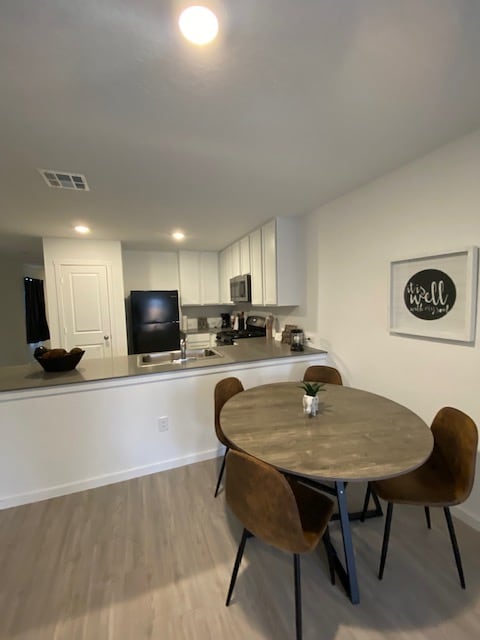 Foto del edificio - Room in House on Rawhide Rdg