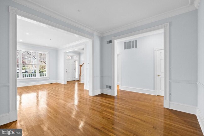 Foto del edificio - 7465 Arlington Rd