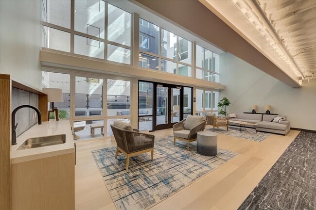 Interior Photo - 145 Leavenworth St