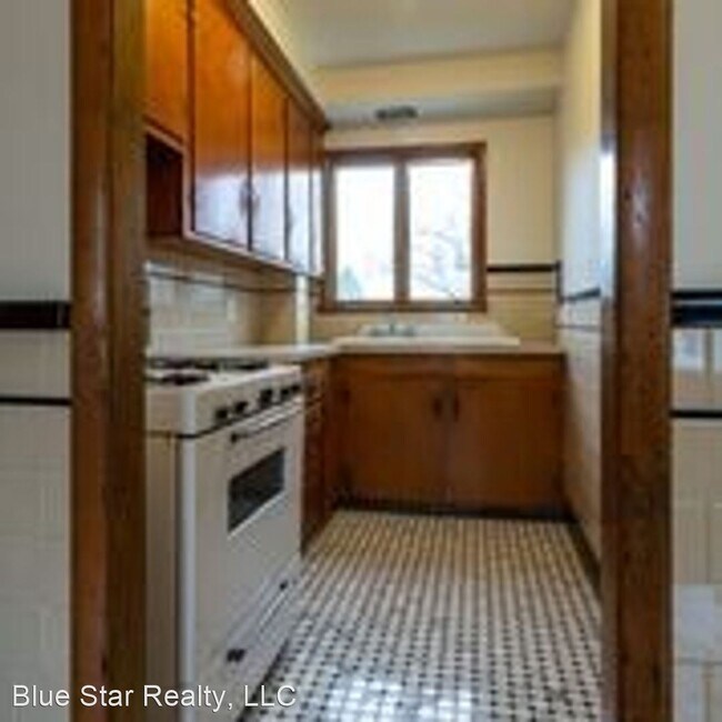 Building Photo - 3 br, 1 bath House - 1 Eva St.