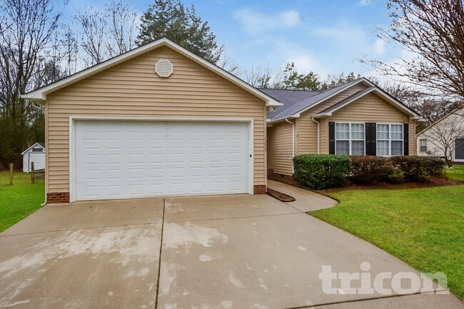 Building Photo - 7392 Hoffner Dr