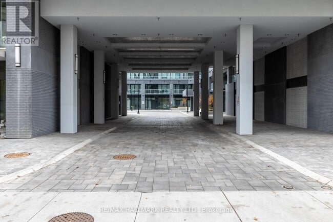 Building Photo - 621 Sheppard Ave E