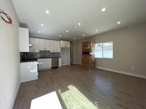 Building Photo - 9156 Morehart Ave