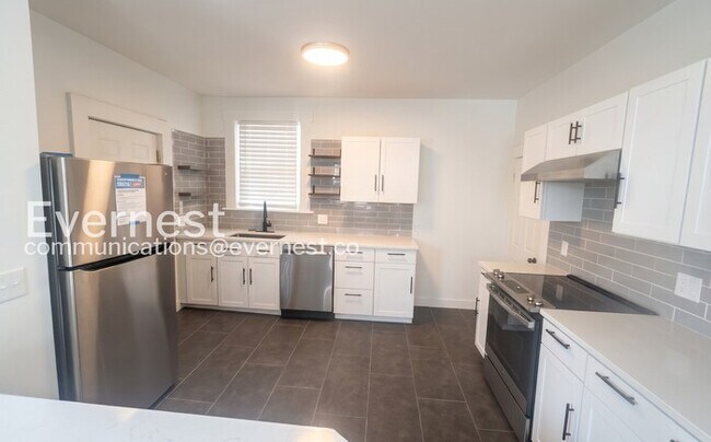 Foto del edificio - 2 Bed/1.5 Bath Home with Garage Detached / Pet-Friendly / Available Now!