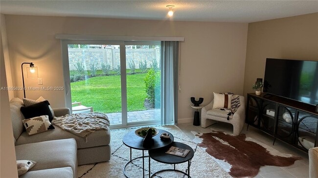 Foto del edificio - 6749 Broadwater Ln