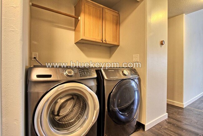 Building Photo - 3 Bed, 2 Baths Home in North Image Neighborhood with Large Yard