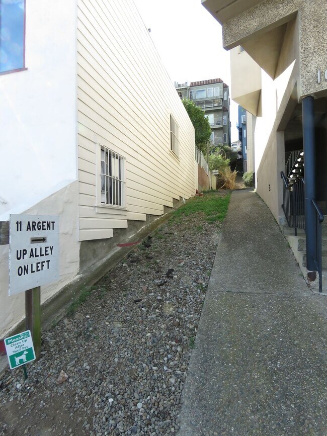 Foto del edificio - Hidden Gem with Outrageous Views - 1 Bedroom w/ Parking