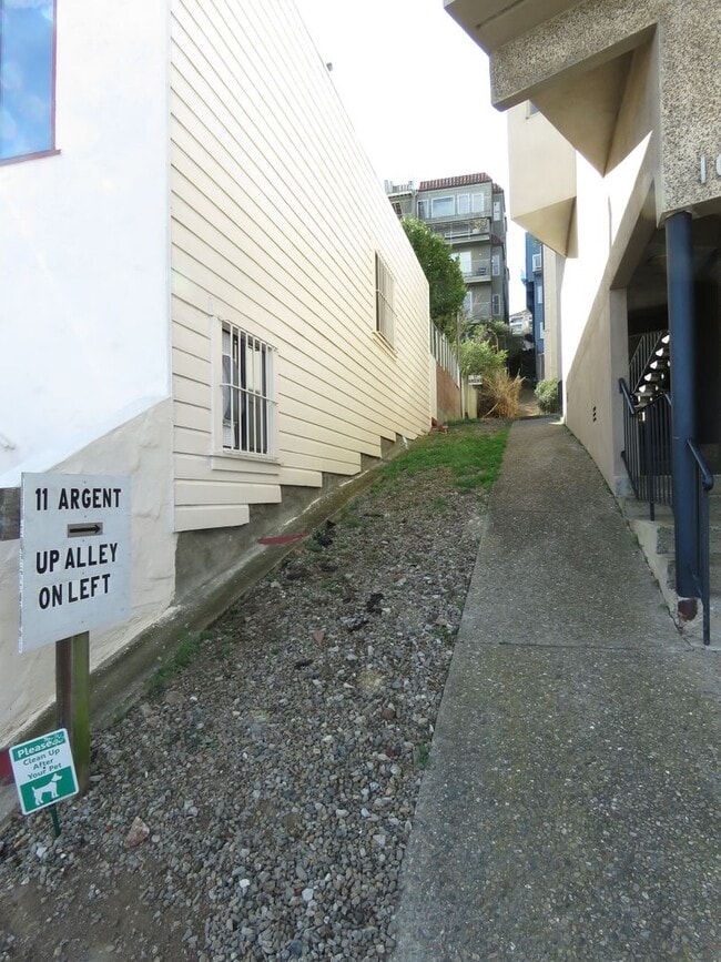 Building Photo - Hidden Gem with Outrageous Views - 1 Bedroom w/ Parking