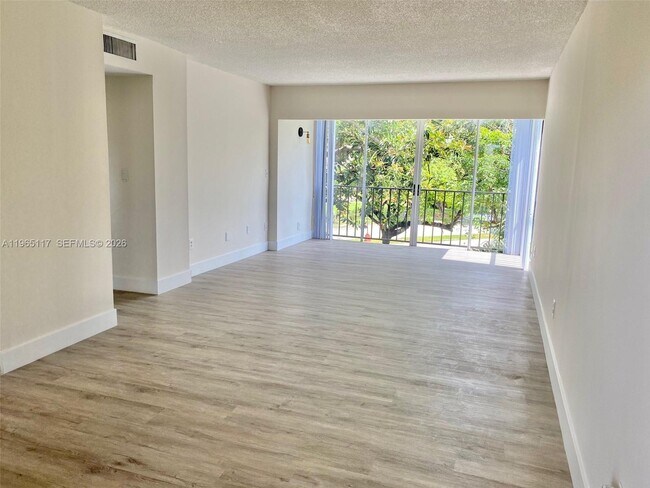 Foto del edificio - 8897 Fontainebleau Blvd