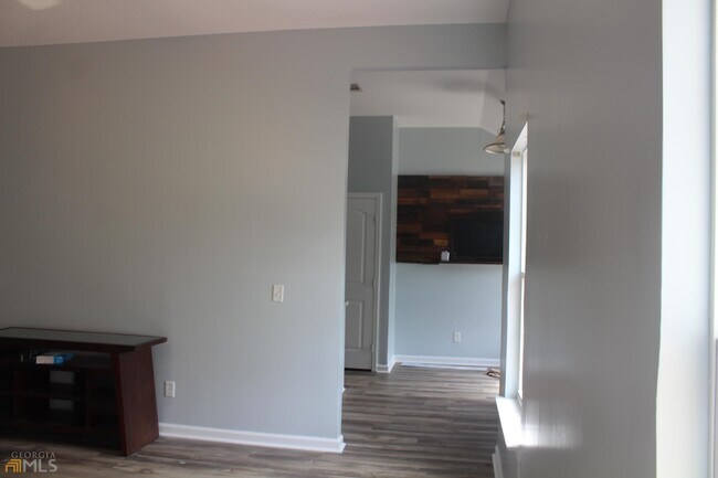 Building Photo - 144 Camellia Dr