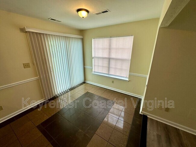 Foto del edificio - 419 Collier Crescent
