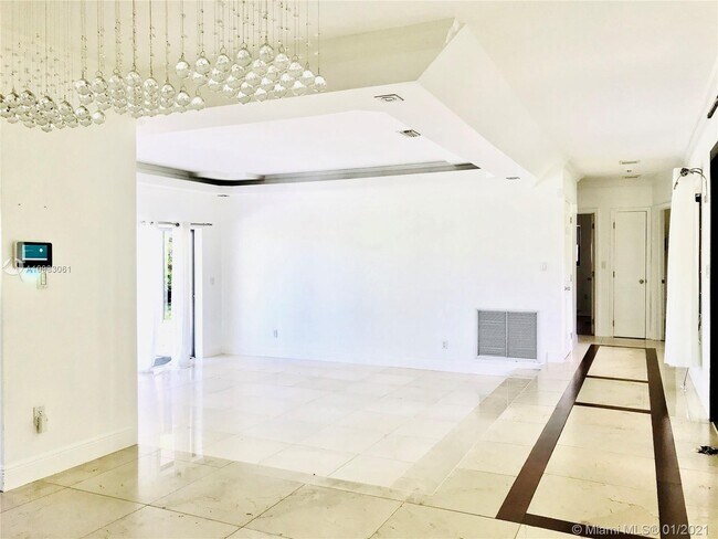 Building Photo - 21235 NE 19th Ct