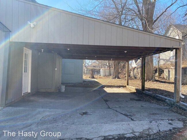 Building Photo - 3 br, 1 bath House - 430 Monroe Ave