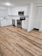 Building Photo - 2641 SW 31st Ave