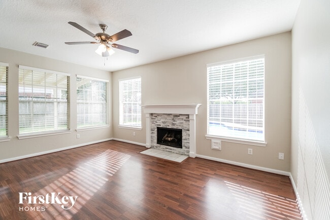 Building Photo - 1816 Oak Lake Cir