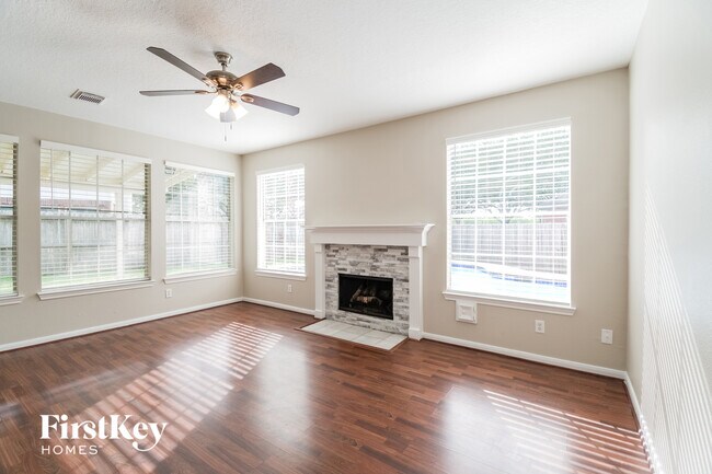 Foto del edificio - 1816 Oak Lake Cir