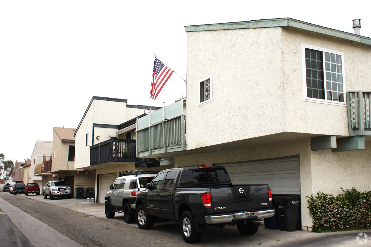 Building Photo - 7352 Garfield Ave