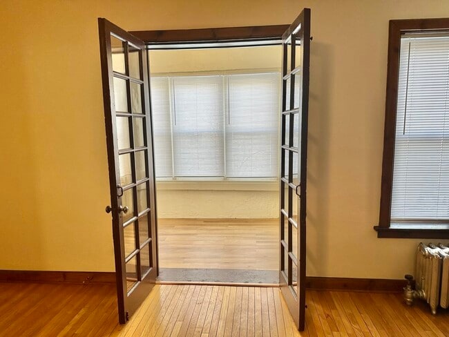 Foto del edificio - 857 W Lawrence Ave