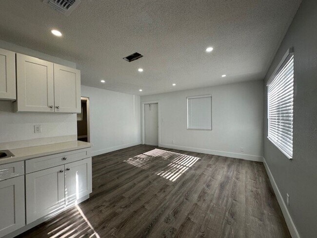 Foto del interior - 18 Ave. Villas LLC