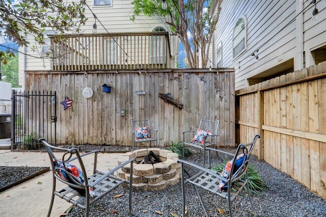 Foto del edificio - 5217 Blossom St